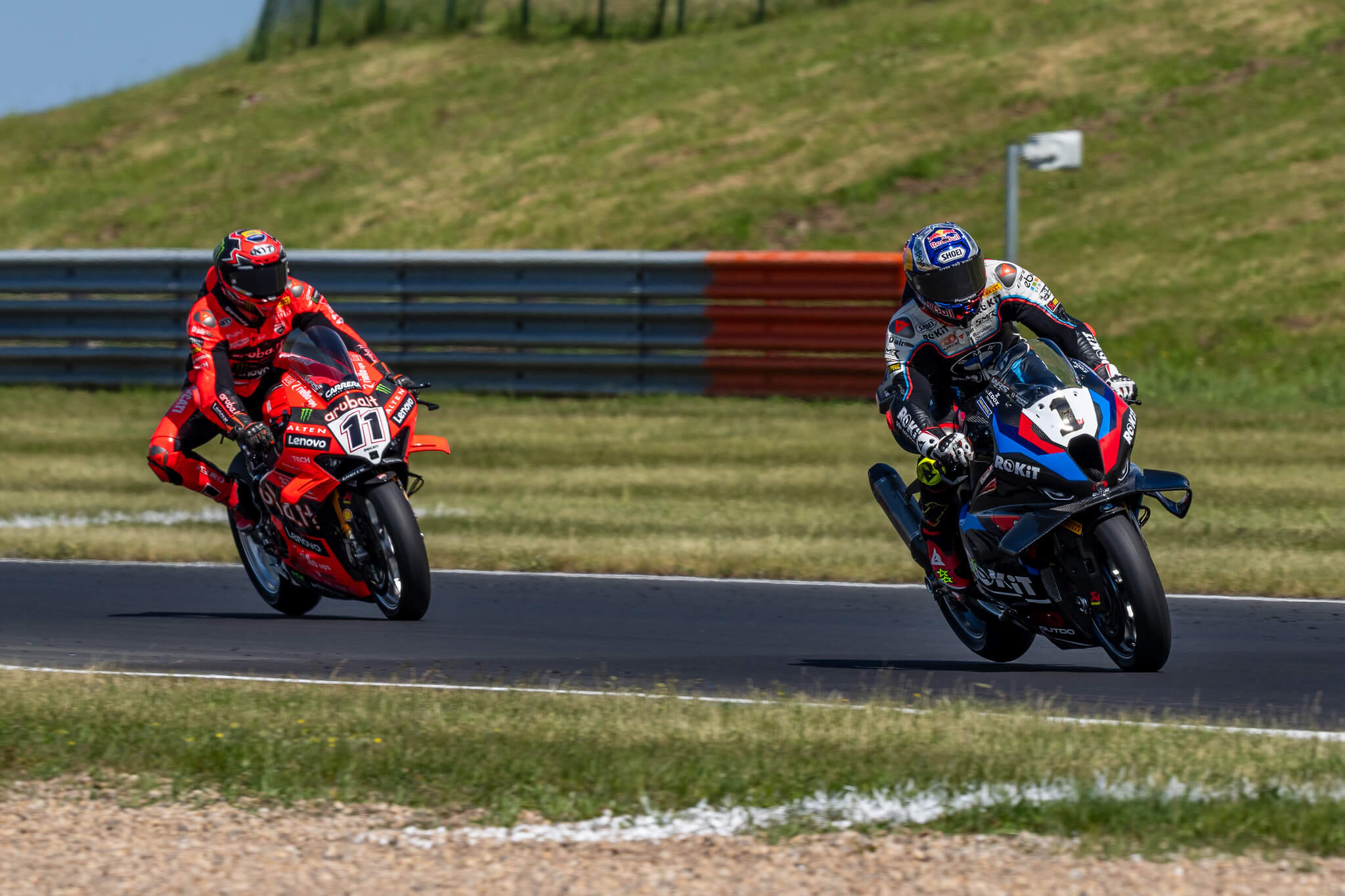Toprak Razgatlioglu dan Nicolo Bulega Bersaing Ketat Jelang Race 1 WorldSBK Misano