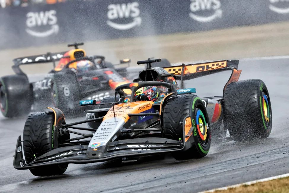 Mengapa Piastri Dihukum di F1 Inggris, Russell Tidak?