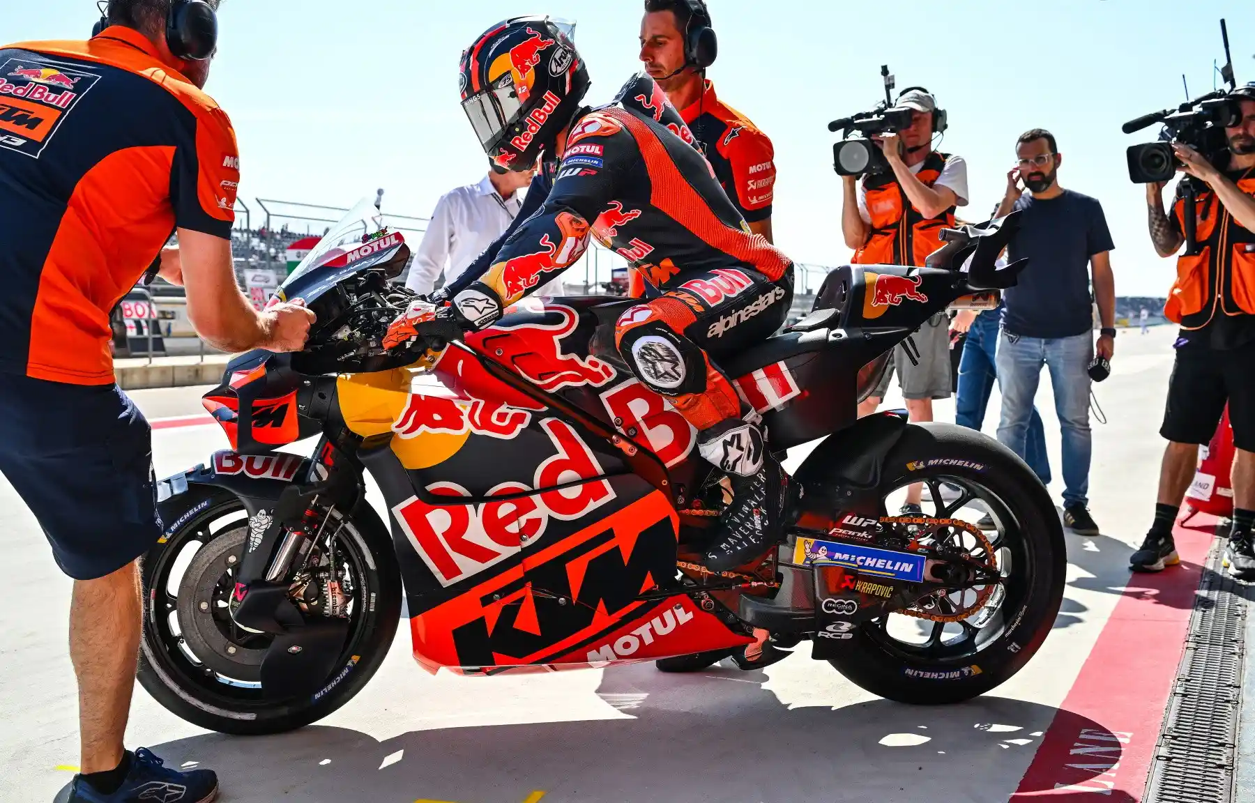 Maverick Viñales Hati-Hati di MotoGP Austria 2025 Pasca-Cedera