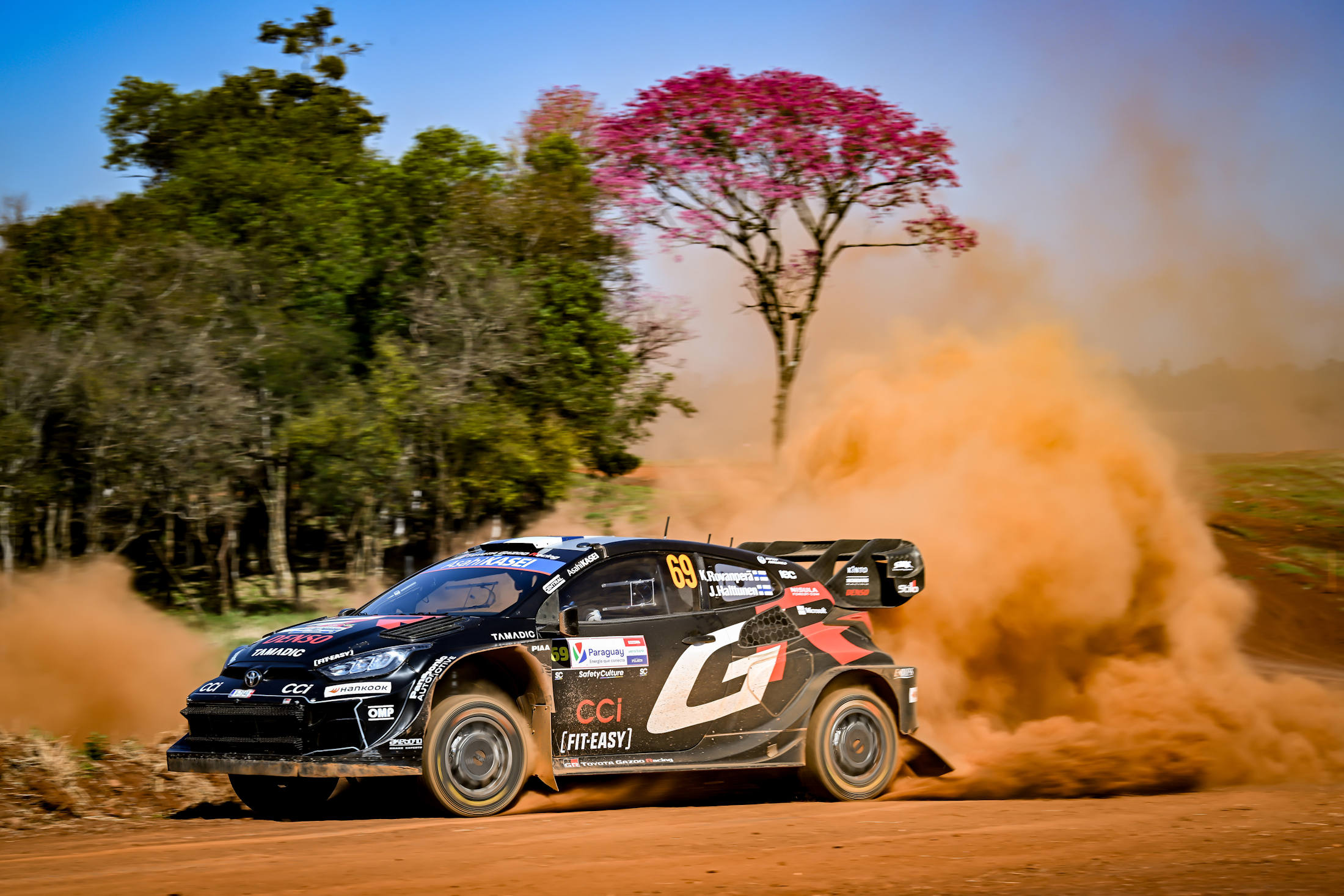 Rovanperä Alami Rengasrikko, Ogier Pimpin Rally Paraguay
