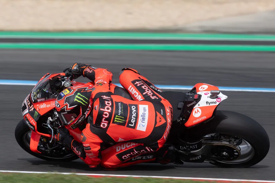 Bulega Hadapi Masalah di WorldSBK Prancis 2025